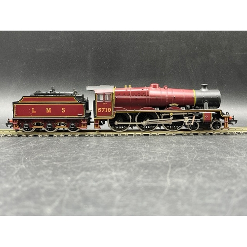 273 - Two OO Mainline LMS Crimson 4-6-0 Steam Locomotives, one Tested Runner
(900g)
Mainline 37046 Class 6... 