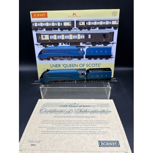 199 - Hornby R3402 Queen of Scots Train Pack with Class A4 4-6-2 No.4500 