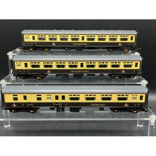 202 - Hornby R2308M 'The Excalibur Express' Train Pack Ex-SR Tangmere Loco & 3 Coaches, Tested Runner
(120... 