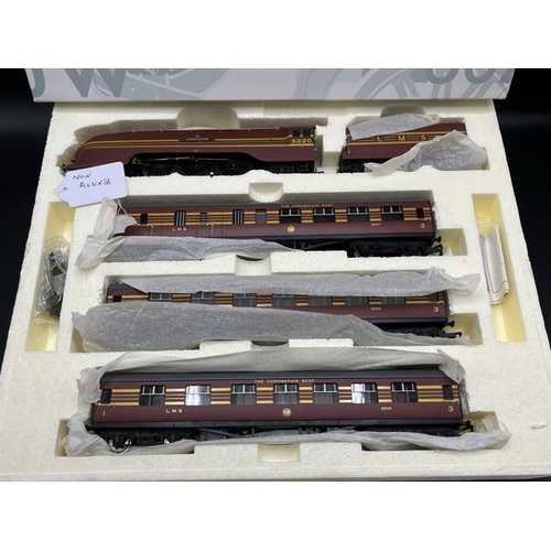 204 - Hornby R2199M Coronation Scot Train Pack, Tested Non-Runner
(1200g)
LMS 4-6-2 'Coronation' #6220 Ste... 