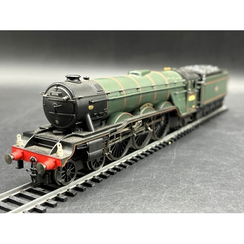 209 - Hornby R2195M 'The Master Cutler' Trainpack with A3 4-6-2 'Flying Fox' 60106 in BR green and 3 Mk1 c... 