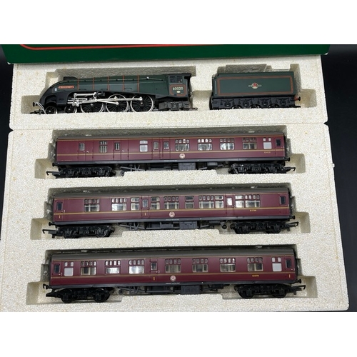 210 - Hornby R2032 Heart Of Midlothian Pack - including Class A4 - Guillemot 60020 and 3 Coaches, Tested R... 