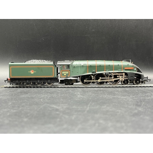 210 - Hornby R2032 Heart Of Midlothian Pack - including Class A4 - Guillemot 60020 and 3 Coaches, Tested R... 