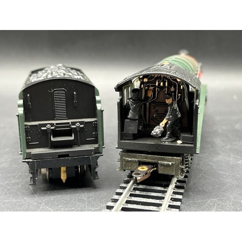 210 - Hornby R2032 Heart Of Midlothian Pack - including Class A4 - Guillemot 60020 and 3 Coaches, Tested R... 