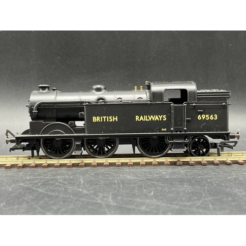 211 - Hornby R2981 London 1948 train pack with Class N2 BR, ex-LNER Brake Composite coach & ex-LNER Full 3... 