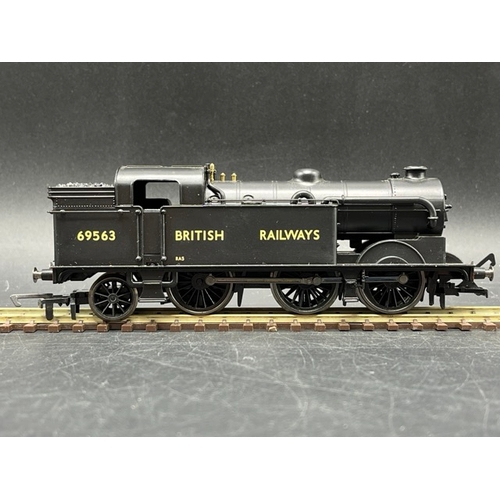 211 - Hornby R2981 London 1948 train pack with Class N2 BR, ex-LNER Brake Composite coach & ex-LNER Full 3... 