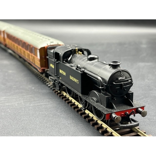 211 - Hornby R2981 London 1948 train pack with Class N2 BR, ex-LNER Brake Composite coach & ex-LNER Full 3... 