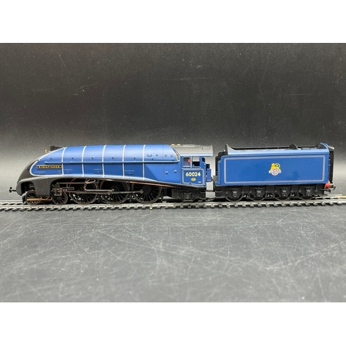 212 - Hornby R2906 'Rare Bird' train pack with A4 60024 'Kingfisher' in ex-LNER BR blue and 3 Teak ex-LNER... 