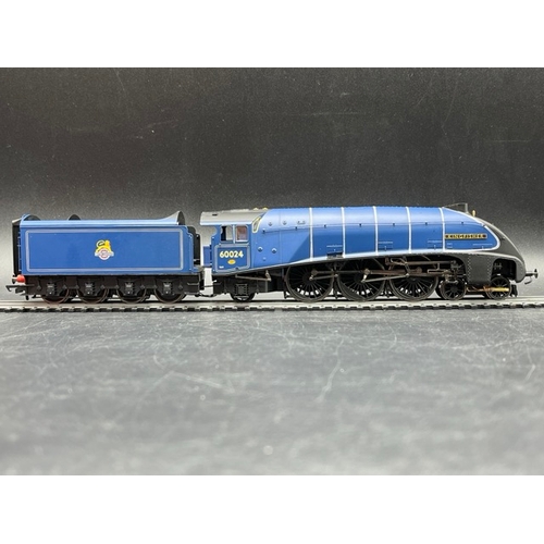 212 - Hornby R2906 'Rare Bird' train pack with A4 60024 'Kingfisher' in ex-LNER BR blue and 3 Teak ex-LNER... 