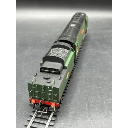 213 - Hornby R2436 'The Pines Express' Train Pack with associated R4229 three car coach pack (1650g) Inclu... 