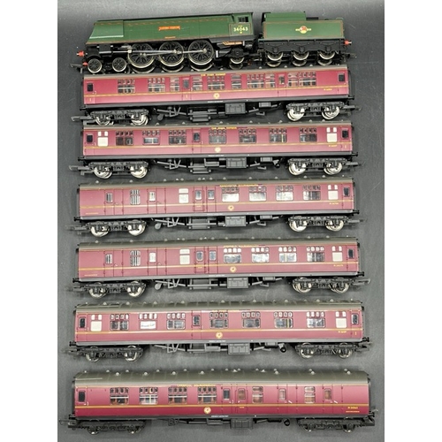 213 - Hornby R2436 'The Pines Express' Train Pack with associated R4229 three car coach pack (1650g) Inclu... 