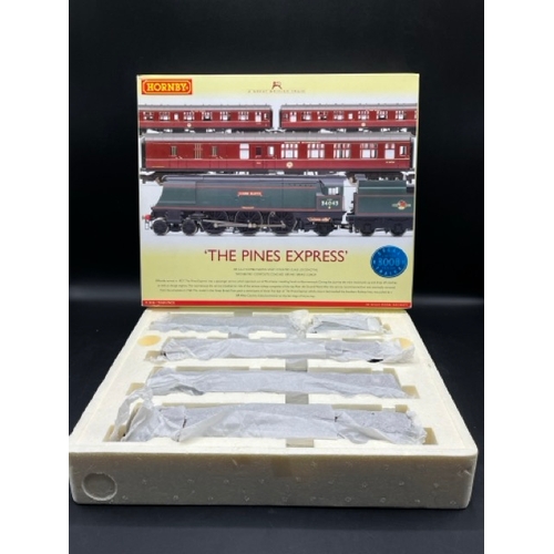 213 - Hornby R2436 'The Pines Express' Train Pack with associated R4229 three car coach pack (1650g) Inclu... 