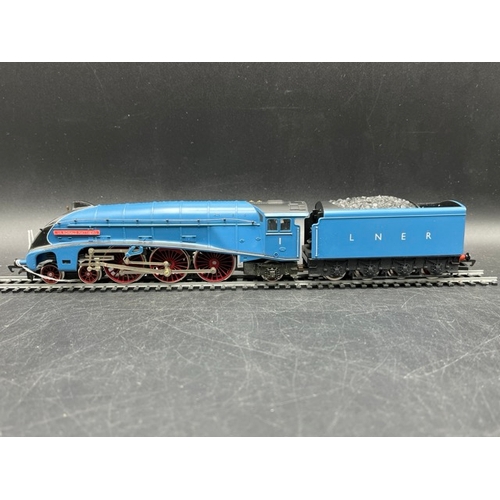 215 - Hornby R649 'Sir Ronald Matthews' Locomotive LNER #1 'Going for the Record' collectors plate, Tested... 