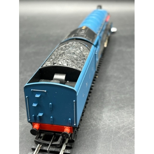 215 - Hornby R649 'Sir Ronald Matthews' Locomotive LNER #1 'Going for the Record' collectors plate, Tested... 