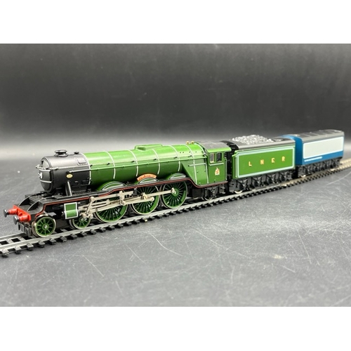 216 - Hornby OO gauge The Flying Scotsman 1972-75 Limited Presentation Sets, Tested Runner 
(1400g)
Hornby... 