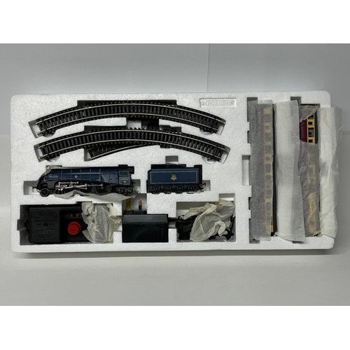 217 - Hornby R1040 The Mallard Train Set, Tested Runner
(2700g)
Appears complete
Perhaps previously used
T... 