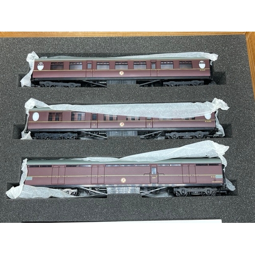 180 - Bachmann Branchline 31-1995 The Elizabethan Set, Tested Runner
(7200g)
Appears to be 'As New', admir... 