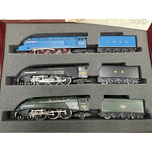 218 - Hornby OO gauge - A cased set of three 'Sir Ralph Wedgwood' L1962-1965 BR 4-6-2 Locomotive Class A4 ... 