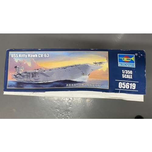 3 - Trumpeter USS Kitty Hawk CV-63 - 05919 - 1/350 Scale. (4000g) (1).

Box dimensions - 99x41x13cm.