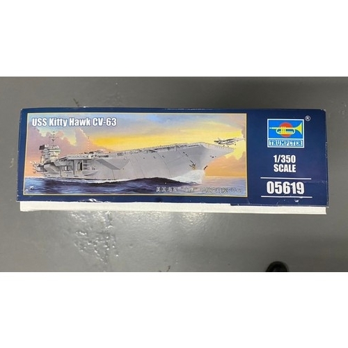 3 - Trumpeter USS Kitty Hawk CV-63 - 05919 - 1/350 Scale. (4000g) (1).

Box dimensions - 99x41x13cm.