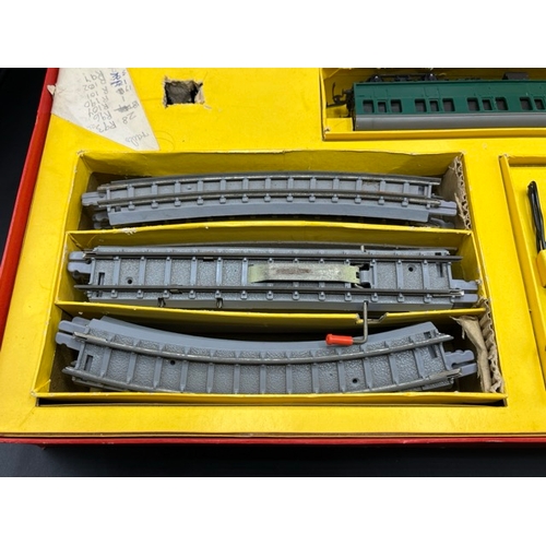 356 - Triang Railways RFX SR Suburban Train Set, Tested Non-Runner
(2200g)
EMU tested non-runner, light op... 