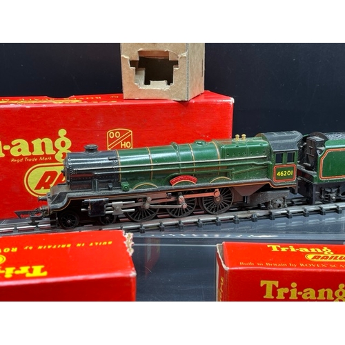 357 - Three Triang OO gauge Locomotives, Two Tested Runners
(1100g)
Tri-ang Railways R53 4-6-2 Princess Lo... 