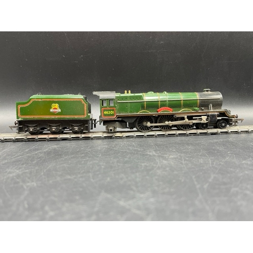 357 - Three Triang OO gauge Locomotives, Two Tested Runners
(1100g)
Tri-ang Railways R53 4-6-2 Princess Lo... 