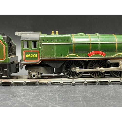 357 - Three Triang OO gauge Locomotives, Two Tested Runners
(1100g)
Tri-ang Railways R53 4-6-2 Princess Lo... 