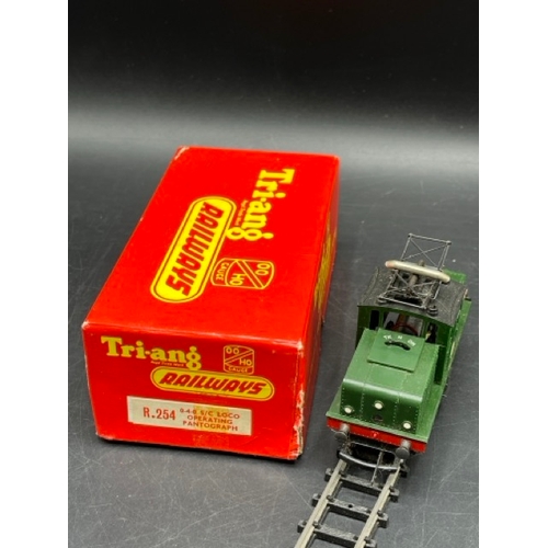 357 - Three Triang OO gauge Locomotives, Two Tested Runners
(1100g)
Tri-ang Railways R53 4-6-2 Princess Lo... 