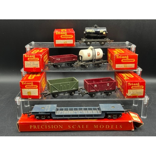 358 - Tri-ang R23 Operating Royal Mail Coach Set, with 16 boxed Rolling-stock 
(2100g)
R227 BR Utility Van... 