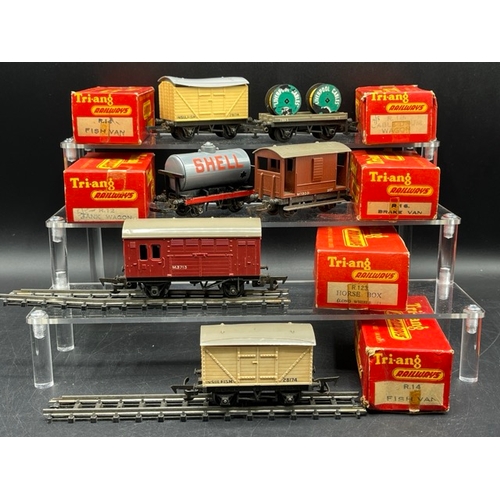 358 - Tri-ang R23 Operating Royal Mail Coach Set, with 16 boxed Rolling-stock 
(2100g)
R227 BR Utility Van... 