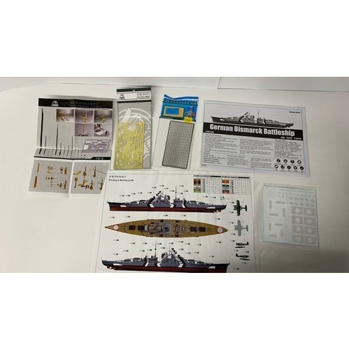 4 - Trumpeter Bismark - 03702 - 1/200 Scale. (4000g). (1).

Unbuilt. Box dimensions - 99x41x13cm.