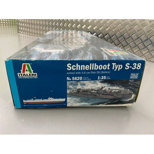 8 - Italeri - Schnellboot type S-38 - 5620 - 1/35 Scale. (3700g) (1).
Includes Painted Crew members.
Unb... 