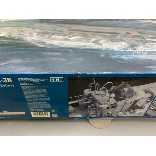 8 - Italeri - Schnellboot type S-38 - 5620 - 1/35 Scale. (3700g) (1).
Includes Painted Crew members.
Unb... 