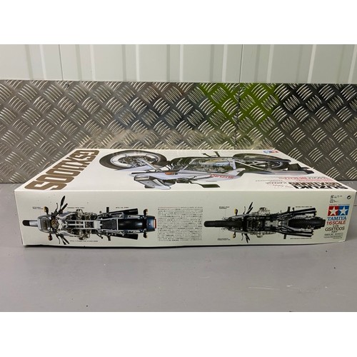 9 - Tamiya - Suzuki GSX1100S - 1/6 Scale. (1600g) (1).

Unbuilt, box shows sign of being stored. Box Dim... 