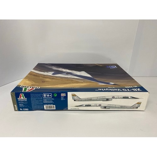 11 - 2 Italerie - XB-70 Valkyrie - 1282 - 1/72 Scale. (1100g). (2).
1 box is sealed as bought, 2nd is ope... 