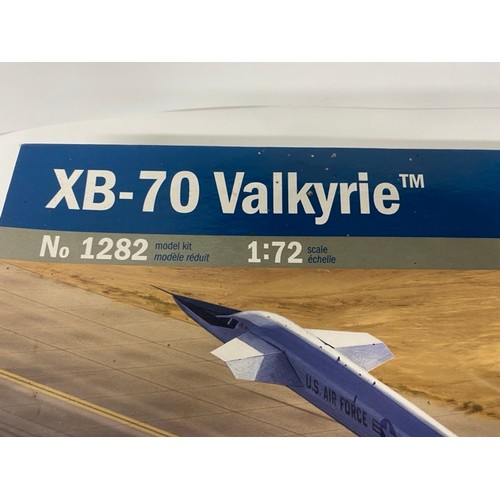 11 - 2 Italerie - XB-70 Valkyrie - 1282 - 1/72 Scale. (1100g). (2).
1 box is sealed as bought, 2nd is ope... 