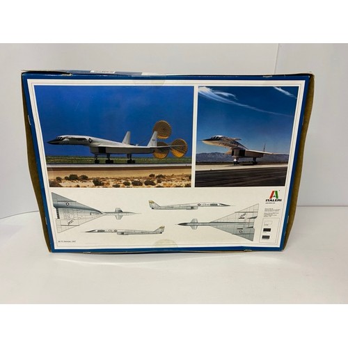 11 - 2 Italerie - XB-70 Valkyrie - 1282 - 1/72 Scale. (1100g). (2).
1 box is sealed as bought, 2nd is ope... 