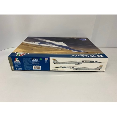 11 - 2 Italerie - XB-70 Valkyrie - 1282 - 1/72 Scale. (1100g). (2).
1 box is sealed as bought, 2nd is ope... 