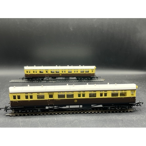 349 - Hornby OO gauge Two rakes of GWR Coaches 'Ready-to-Roll'
(1000g)
Hornby R4291 GWR Composite Coach 61... 