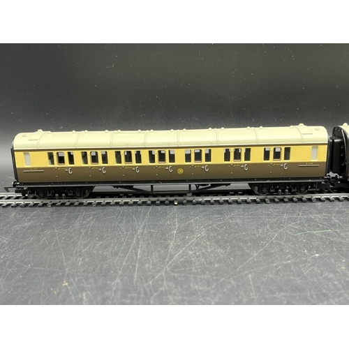 349 - Hornby OO gauge Two rakes of GWR Coaches 'Ready-to-Roll'
(1000g)
Hornby R4291 GWR Composite Coach 61... 