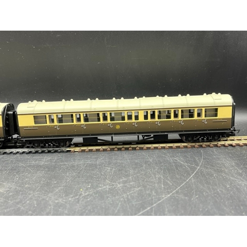 349 - Hornby OO gauge Two rakes of GWR Coaches 'Ready-to-Roll'
(1000g)
Hornby R4291 GWR Composite Coach 61... 