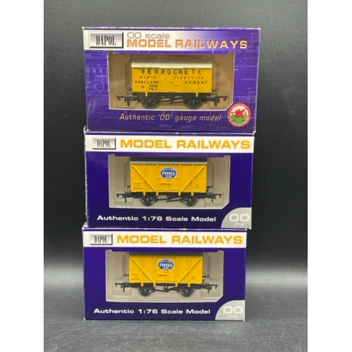 350 - 15 OO gauge Boxed Rolling stock 'Ready-to-Roll'
(2000g)
Hornby R6393 3 Assorted Plank Private Owner ... 