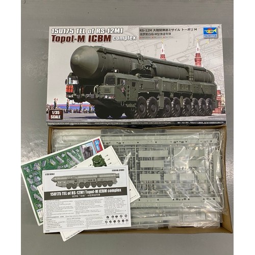 16 - Trumpeter Model Kit - 15U175 Tel of RS-12M1 Topol M ICBM Complex RS-12M - 01082 - 1/35 Scale (1550g)... 