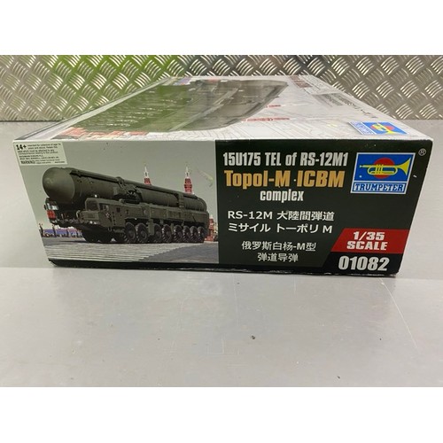 16 - Trumpeter Model Kit - 15U175 Tel of RS-12M1 Topol M ICBM Complex RS-12M - 01082 - 1/35 Scale (1550g)... 