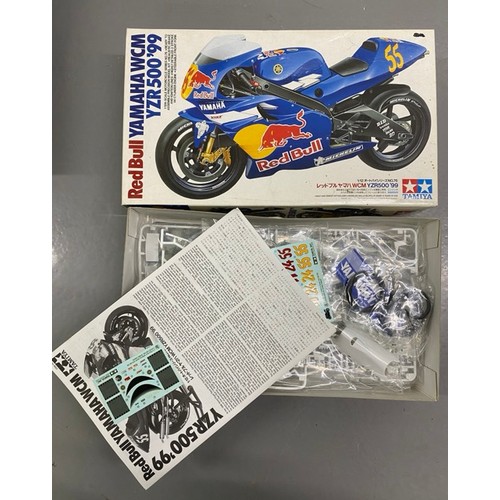 18 - 5 Model Bike Kits - Italerie Triumph 3HW, Italeri Norton Manx 500cc, Italierie Norton 750 Commando, ... 