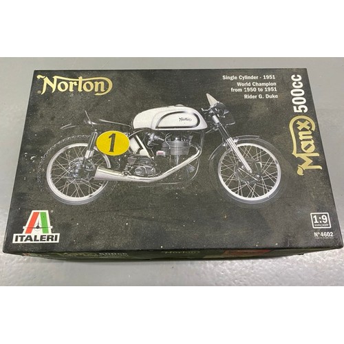 18 - 5 Model Bike Kits - Italerie Triumph 3HW, Italeri Norton Manx 500cc, Italierie Norton 750 Commando, ... 