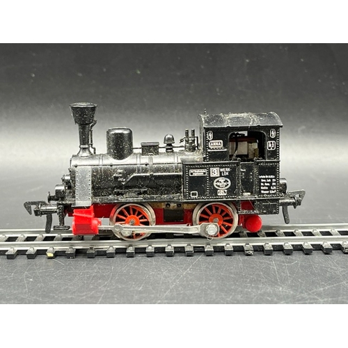 285 - 16 Little Steam Locomotives, Each tested, two Non-Runners
(3700g) 
See images for details