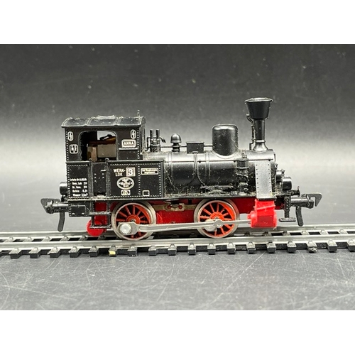 285 - 16 Little Steam Locomotives, Each tested, two Non-Runners
(3700g) 
See images for details