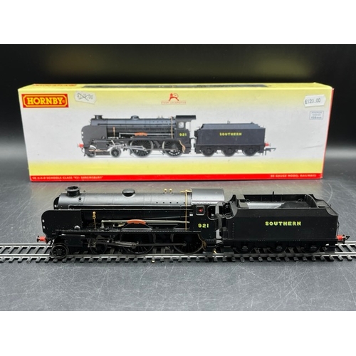 292 - Three 'OO' gauge Boxed Hornby Steam Locomotives, each Tested Runners
(1800g)
Hornby R3458 Class V Sc... 